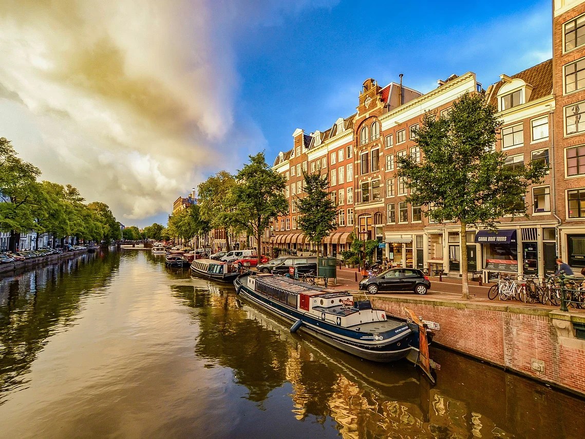 A picturesque view of Limburg showcasing its historic architecture and charming streets, highlighting the city's unique character. A picturesque view of Limburg showcasing its historic architecture and charming streets, highlighting the city's unique character.
