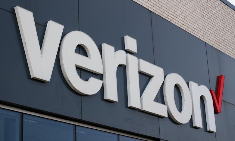 Verizon confirms that the network outage is affecting mobile customers across the US Verizon confirms that the network outage is affecting mobile customers across the US