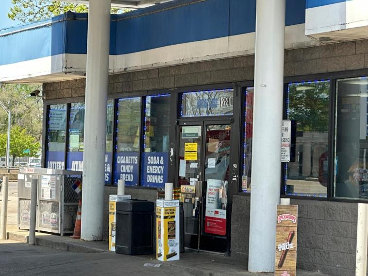 0,000 bail set for Detroit clerk who locked door before customers were shot 0,000 bail set for Detroit clerk who locked door before customers were shot