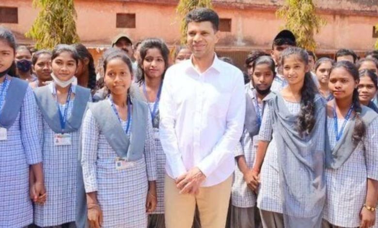 పాఠశాల గ్రేడింగ్ వ్యవస్థలో 5 వ ర్యాంకు సంపాదించినందుకు ఒడిశాని నవీన్ పాట్నాయిక్ అభినందించాడు, తన ప్రభుత్వ 5 టి చొరవ ప్రధాన పాత్ర పోషించిందని చెప్పారు పాఠశాల గ్రేడింగ్ వ్యవస్థలో 5 వ ర్యాంకు సంపాదించినందుకు ఒడిశాని నవీన్ పాట్నాయిక్ అభినందించాడు, తన ప్రభుత్వ 5 టి చొరవ ప్రధాన పాత్ర పోషించిందని చెప్పారు