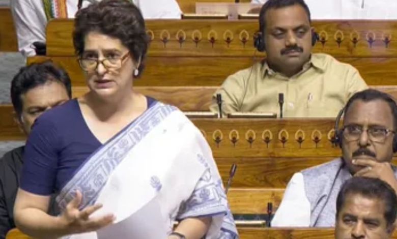 వయనాడ్ విషాదం ద్వారా ప్రభావితమైన కుటుంబాల రుణాలను వదులుకోవాలని ప్రియాంక కేంద్రాన్ని కోరింది వయనాడ్ విషాదం ద్వారా ప్రభావితమైన కుటుంబాల రుణాలను వదులుకోవాలని ప్రియాంక కేంద్రాన్ని కోరింది