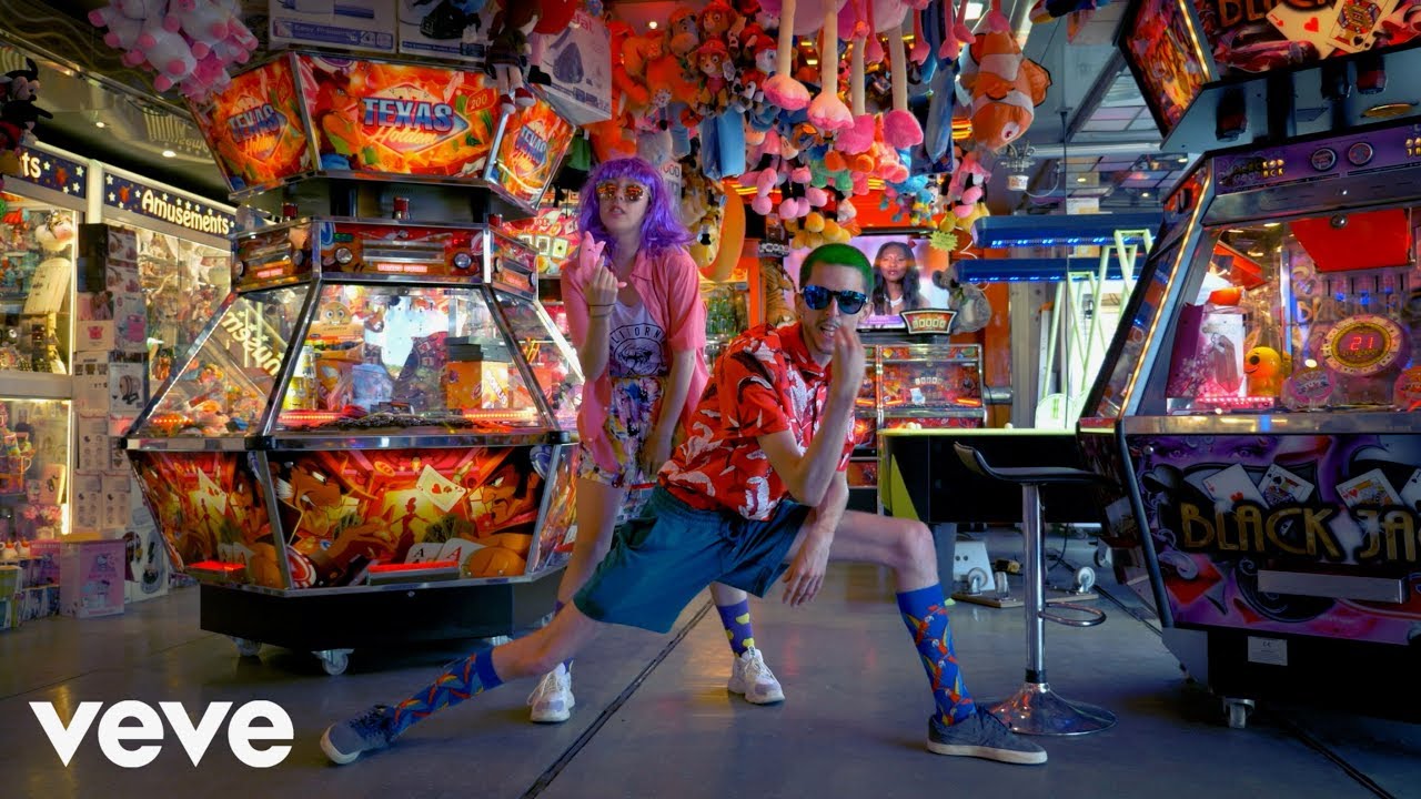 Être des Stars – Kristoff & Dorothée ft. Mr Piment (Clip Officiel) Être des Stars – Kristoff & Dorothée ft. Mr Piment (Clip Officiel)