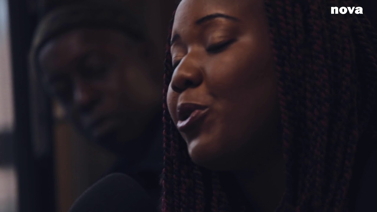 Moona – La Moona/Something 2 tell u | Live Plus Près De Toi Moona – La Moona/Something 2 tell u | Live Plus Près De Toi