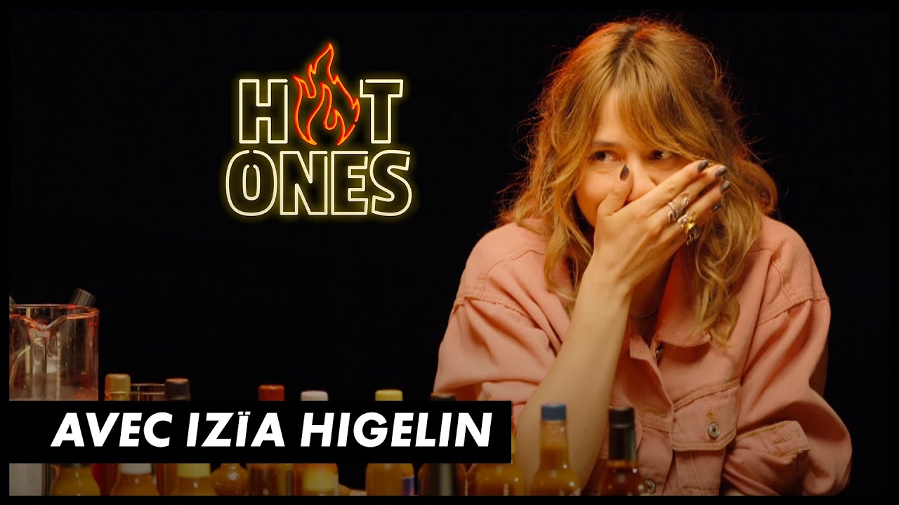 HOT ONES : Izïa Higelin prend des bouchées d’un autre monde HOT ONES : Izïa Higelin prend des bouchées d’un autre monde