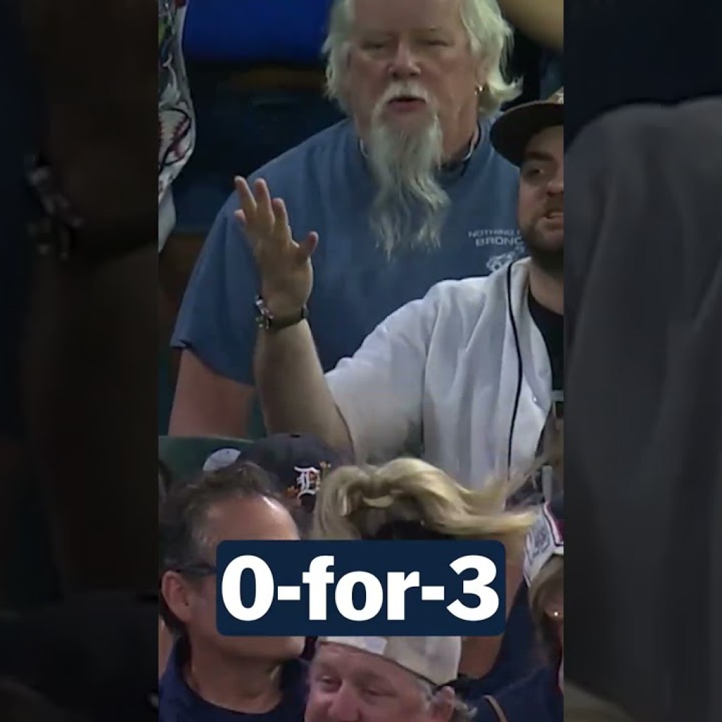 Poor fan can’t get his hands on a foul ball THREE times Poor fan can’t get his hands on a foul ball THREE times