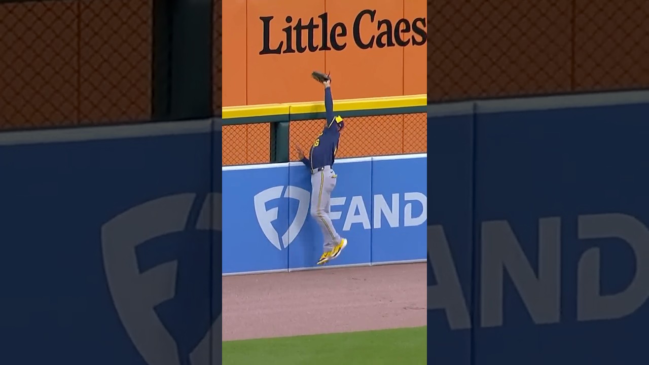 About as casual of a home run robbery you’ll ever see About as casual of a home run robbery you’ll ever see