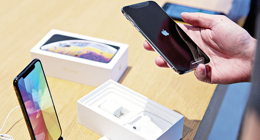 When is the best time of the year to find the best mobile phone deals? When is the best time of the year to find the best mobile phone deals?