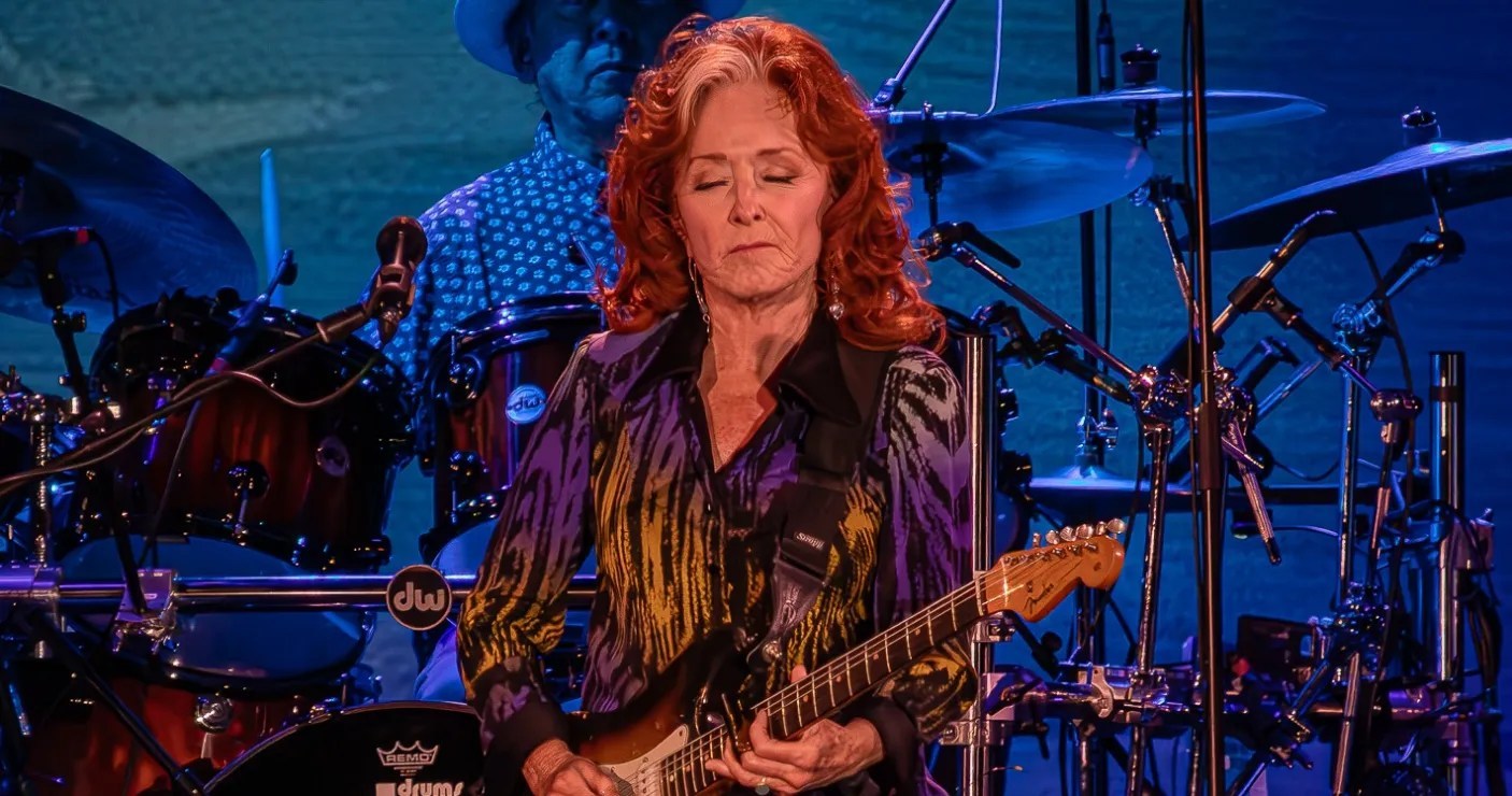 Bonnie Raitt Pays Homage To John Prine During Stirring Indio Show Bonnie Raitt Pays Homage To John Prine During Stirring Indio Show