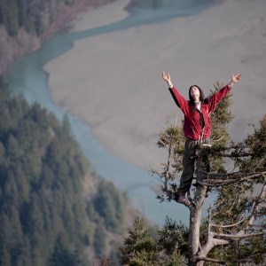 Joan Baez and Bonnie Raitt Tree-Sit In Protest Joan Baez and Bonnie Raitt Tree-Sit In Protest