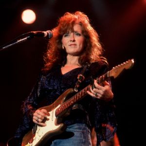 Bonnie Raitt: Mistress of the Blues Bonnie Raitt: Mistress of the Blues