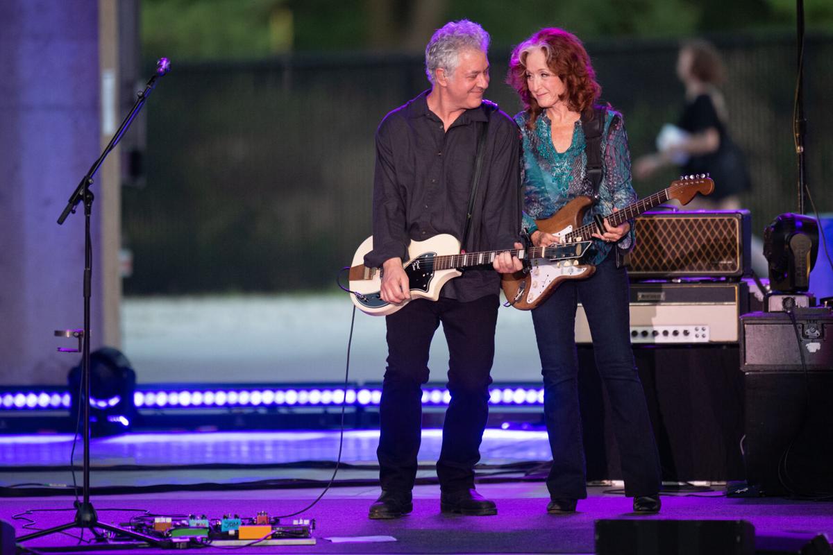 On a hot night in Lincoln, Bonnie Raitt’s performance might have been hotter On a hot night in Lincoln, Bonnie Raitt’s performance might have been hotter