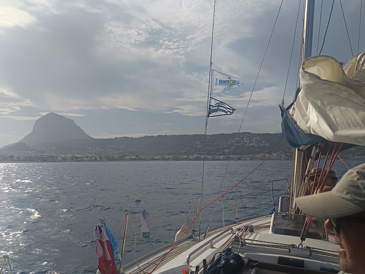 El Patapalo III viendo el atardecer de El Mongó El Patapalo III viendo el atardecer de El Mongó