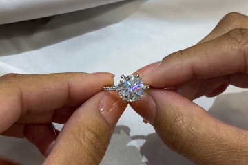 4.30 ct Round Diamond Six-Prong Engagement Ring 4.30 ct Round Diamond Six-Prong Engagement Ring