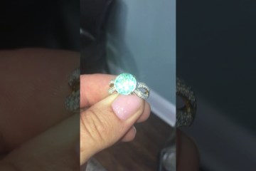 Rare Neon Blue Paraiba Tourmaline & Diamond 18K Ring Rare Neon Blue Paraiba Tourmaline & Diamond 18K Ring