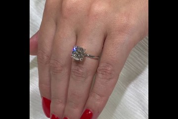 2.3 ct Cushion Cut Diamond Solitaire Ring 2.3 ct Cushion Cut Diamond Solitaire Ring