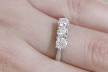 MD075 Multi Stone Engagement Ring MD075 Multi Stone Engagement Ring