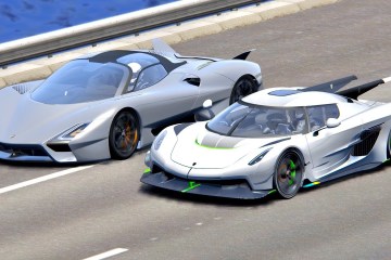 Koenigsegg Jesko Absolut vs SSC Tuatara at Monument Valley Koenigsegg Jesko Absolut vs SSC Tuatara at Monument Valley