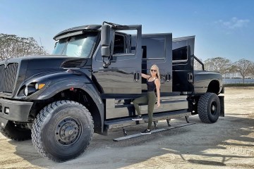 0,000 Monster Pickup Truck With 6 doors 0,000 Monster Pickup Truck With 6 doors