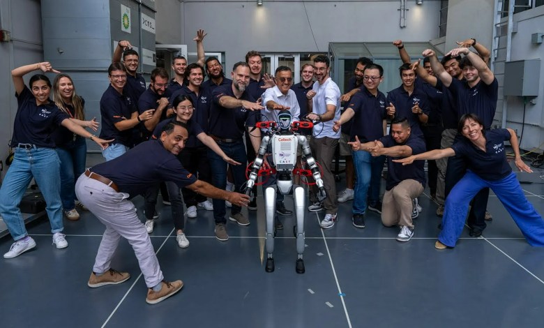 Robot humanoid 'Transformer' baru dapat meluncurkan drone yang bisa berubah bentuk — saksikan aksinya Robot humanoid 'Transformer' baru dapat meluncurkan drone yang bisa berubah bentuk — saksikan aksinya