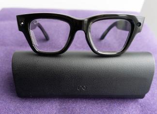 Meta’s AI display glasses reportedly share intimate videos with human moderators