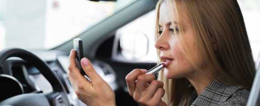 Voice Control and Touchscreens in Modern EVs Voice Control and Touchscreens in Modern EVs