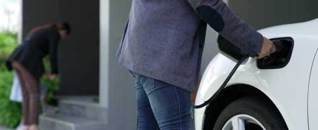 Maintenance Comparison – EVs vs Gasoline Cars Maintenance Comparison – EVs vs Gasoline Cars