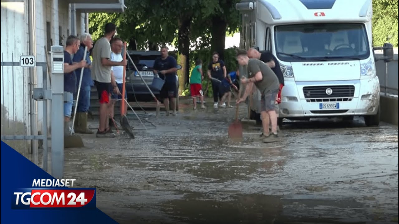 Il maltempo travolge il Nord Italia: fango, allagamenti e raffiche di vento Il maltempo travolge il Nord Italia: fango, allagamenti e raffiche di vento