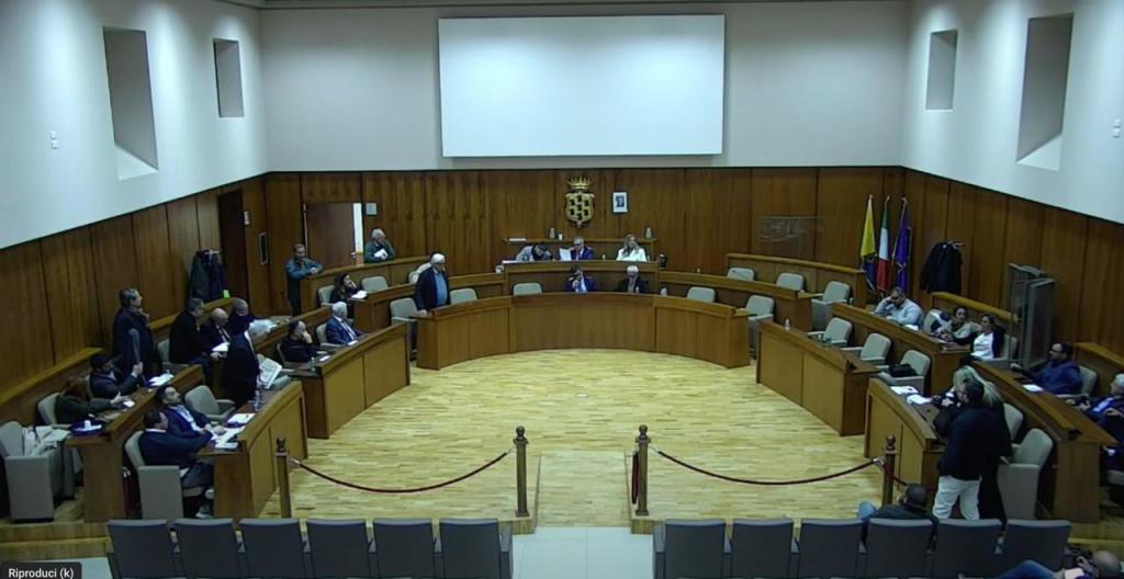 Il Consiglio Comunale è al fianco dei cittadini: richiesta di risorse adeguate al Governo per la tutela dei Puteolani. Il Consiglio Comunale è al fianco dei cittadini: richiesta di risorse adeguate al Governo per la tutela dei Puteolani.