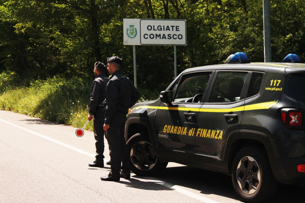 La gigantesca truffa dei profumi Cartier: sequestro da 530mila euro in 2 società in provincia di Como La gigantesca truffa dei profumi Cartier: sequestro da 530mila euro in 2 società in provincia di Como