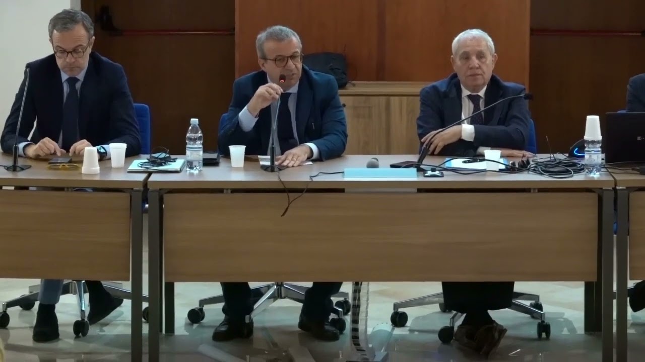 Sulcis, 28 milioni per l’energia pulita: presentato il bando rivolto ai Comuni Sulcis, 28 milioni per l’energia pulita: presentato il bando rivolto ai Comuni