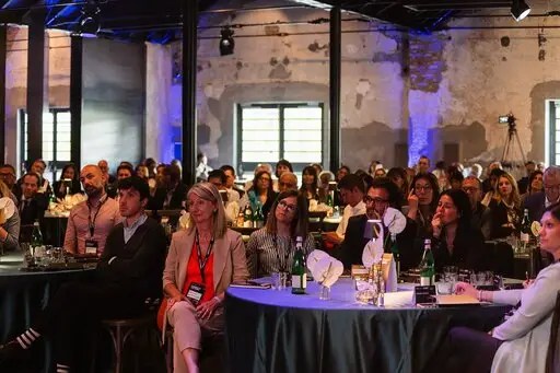 Negli ultimi tre mesi 4 aziende su 10 si sono “convertite” alla GenAI Negli ultimi tre mesi 4 aziende su 10 si sono “convertite” alla GenAI