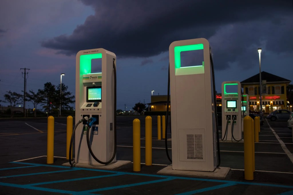 Incentivi auto elettriche 2025: fake news trappola Incentivi auto elettriche 2025: fake news trappola
