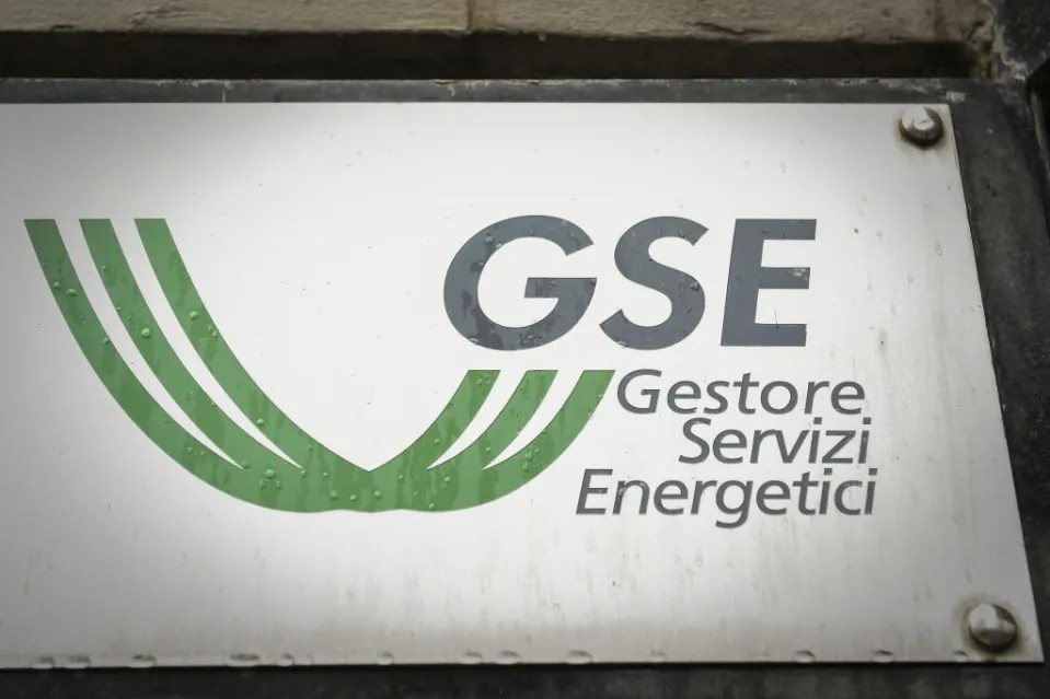 Il Roadshow del GSE fa tappa a Catanzaro: una giornata dedicata alla sostenibilità tra scuole, P.a. e imprese Il Roadshow del GSE fa tappa a Catanzaro: una giornata dedicata alla sostenibilità tra scuole, P.a. e imprese