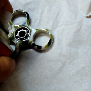 Hoe maak je een fidget spinner stiller voor minder afleiding? Hoe maak je een fidget spinner stiller voor minder afleiding?