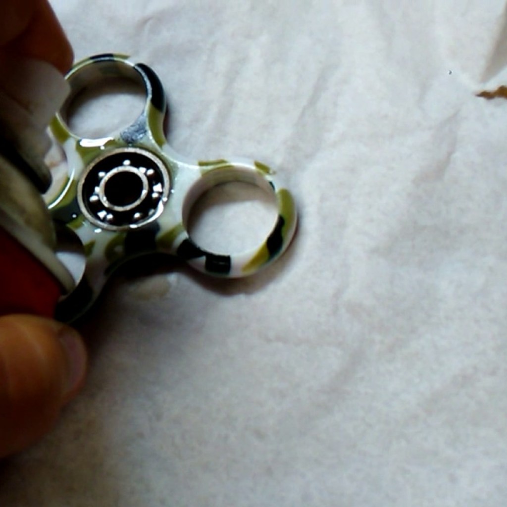 Hoe maak je een fidget spinner stiller voor minder afleiding? Hoe maak je een fidget spinner stiller voor minder afleiding?