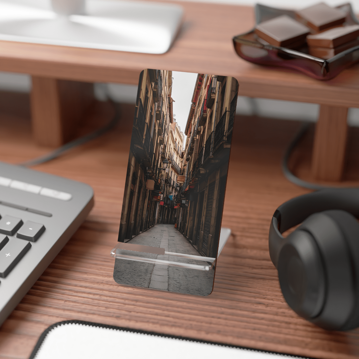 Historic Alley Phone Display Stand Historic Alley Phone Display Stand