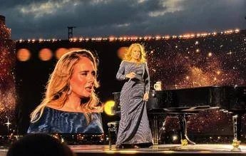 “Voglio vivere la mia vita”. Adele si prende una pausa dai concerti “Voglio vivere la mia vita”. Adele si prende una pausa dai concerti