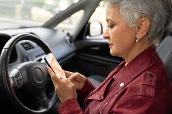 How to avoid distractions while driving How to avoid distractions while driving