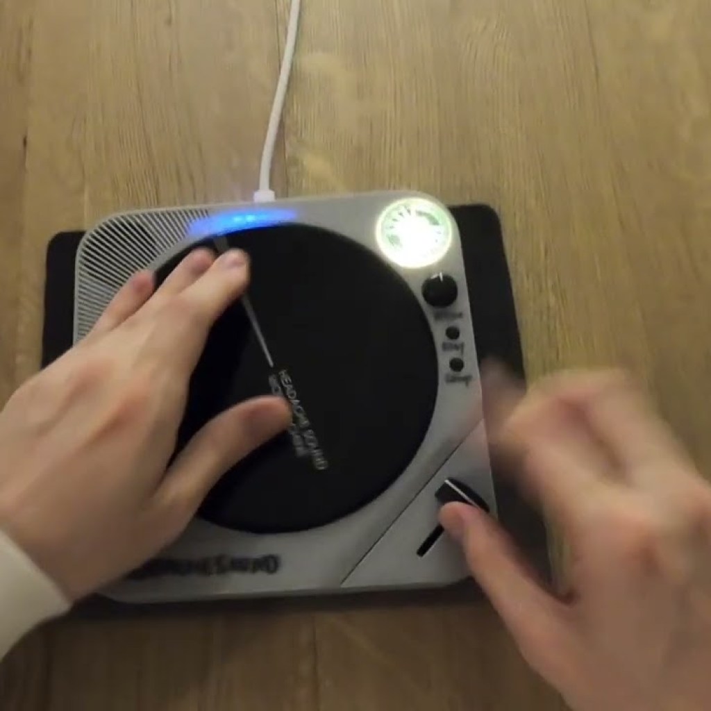 Headachesound Wow & Flutter Machine Lets DJs Scratch Sound Samples Headachesound Wow & Flutter Machine Lets DJs Scratch Sound Samples