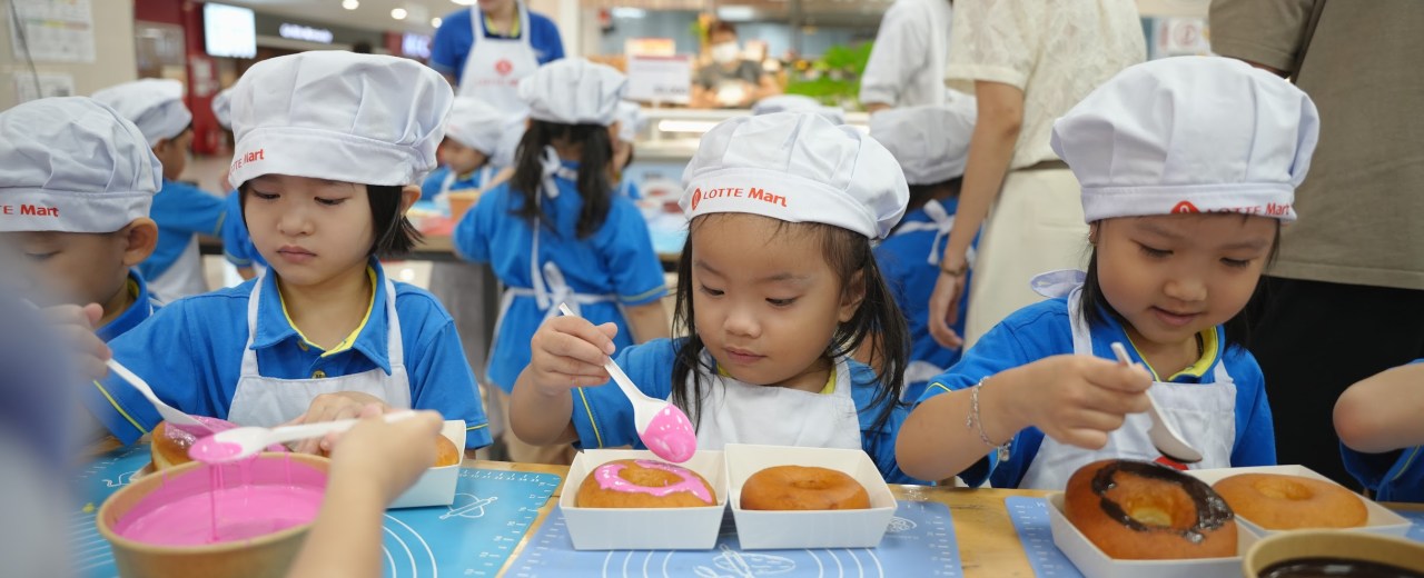 Một ngày hoá thân thành “Donut Chef” tí hon – Little 1 Một ngày hoá thân thành “Donut Chef” tí hon – Little 1