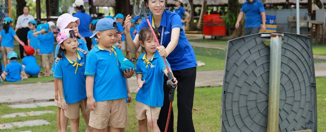 Hành trình phiêu lưu của Little 2 & Little 3 Hành trình phiêu lưu của Little 2 & Little 3