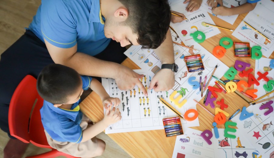 Bánh xe học tập (Wheel of Learning) – Phần 1: Cách thức tương tác giữa người lớn và trẻ nhỏ Bánh xe học tập (Wheel of Learning) – Phần 1: Cách thức tương tác giữa người lớn và trẻ nhỏ