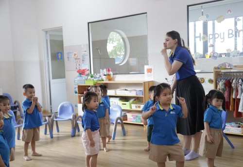 Nghe hiểu trước – nói sau Nghe hiểu trước – nói sau