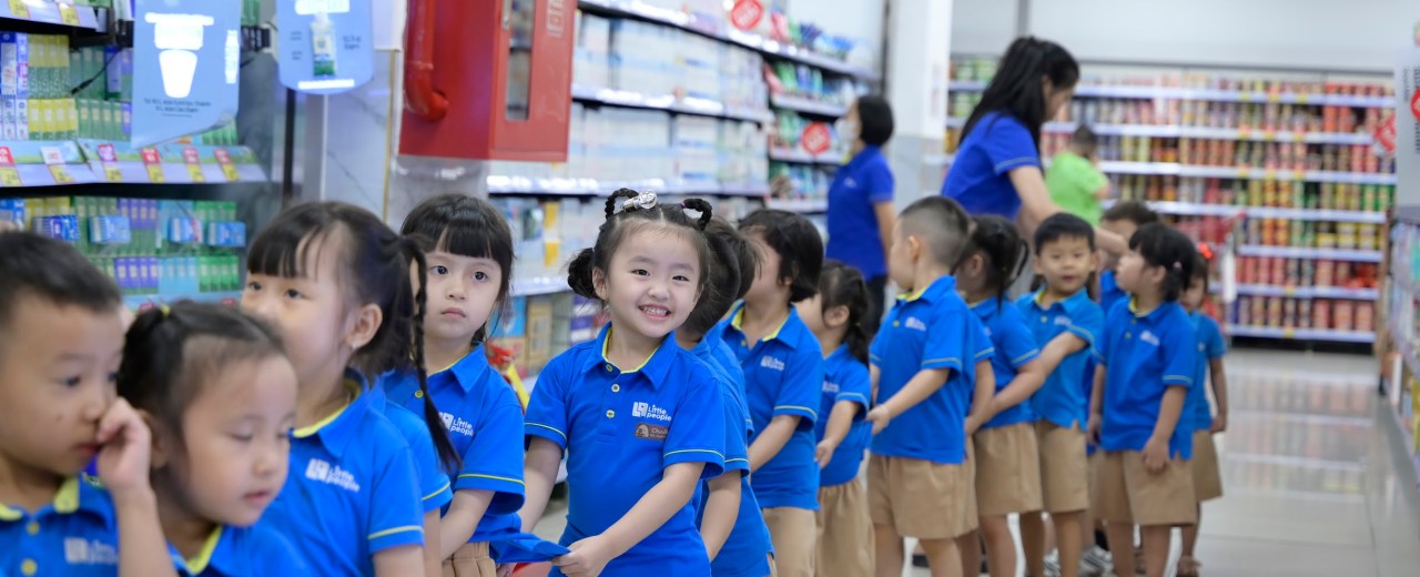 Hàng Một! Thẳng Lối! – Little People chuẩn mực từ những bước chân đầu tiên! Hàng Một! Thẳng Lối! – Little People chuẩn mực từ những bước chân đầu tiên!