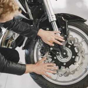 Cuándo y cómo cambiar la cadena de la moto Cuándo y cómo cambiar la cadena de la moto