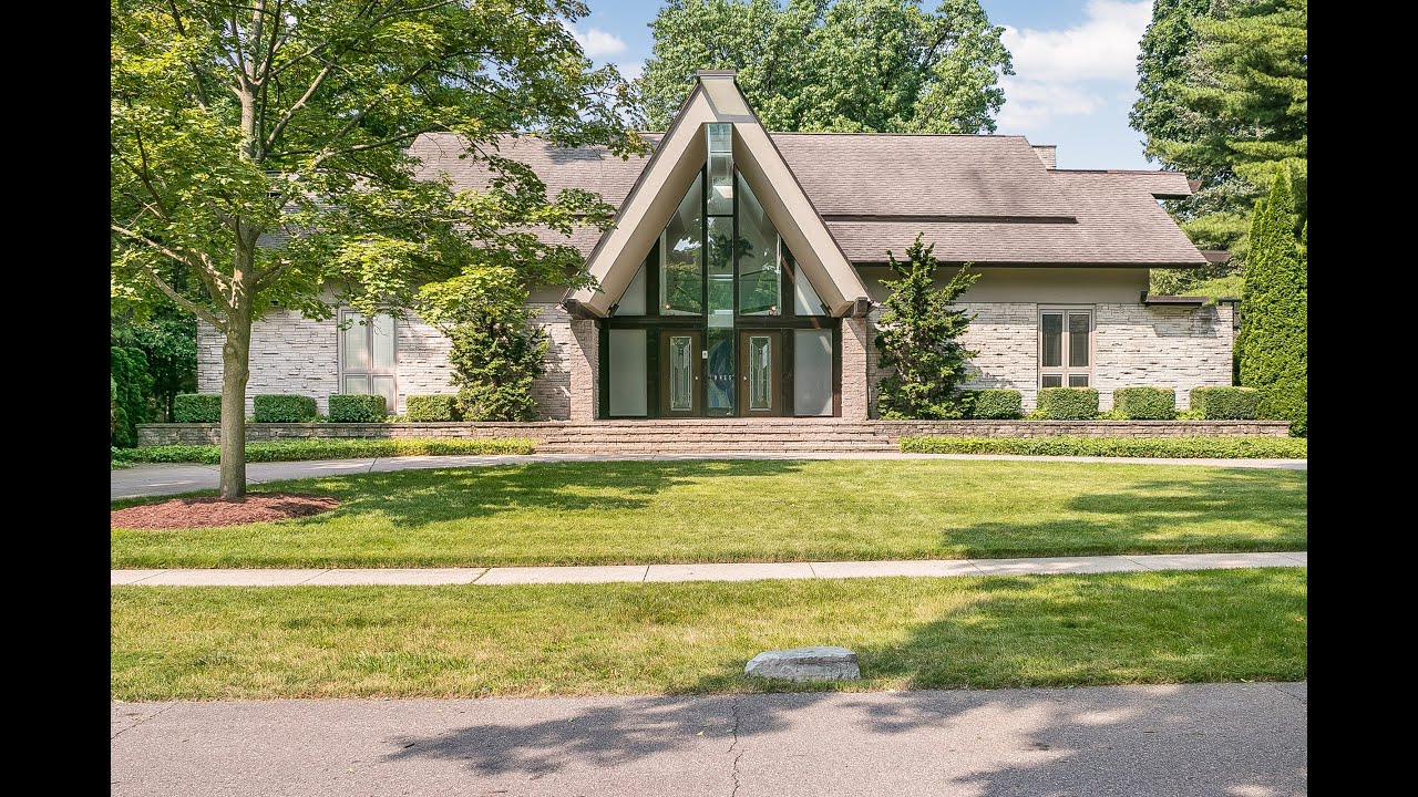 Ex-NFL player’s .1M Detroit home is striking: Michigan House Envy Ex-NFL player’s .1M Detroit home is striking: Michigan House Envy