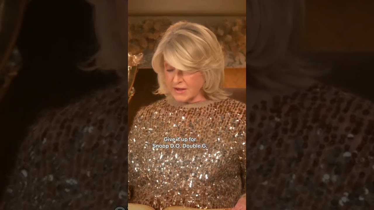 Martha Stewart’s intro for Snoop Dogg’s Holiday Halftime Party was a GIFT. Martha Stewart’s intro for Snoop Dogg’s Holiday Halftime Party was a GIFT.