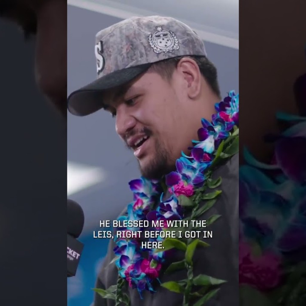 In honor of AANHPI Heritage Month, we’re throwing it back to when Brad presented Penei with leis! In honor of AANHPI Heritage Month, we’re throwing it back to when Brad presented Penei with leis!