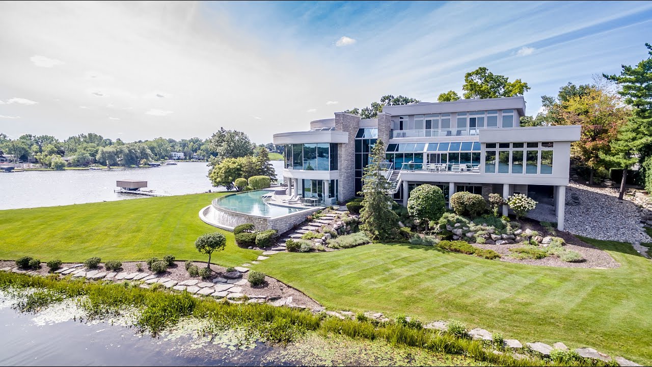 Look inside Detroit Lions QB Matthew Stafford’s stunning .5M Michigan home Look inside Detroit Lions QB Matthew Stafford’s stunning .5M Michigan home