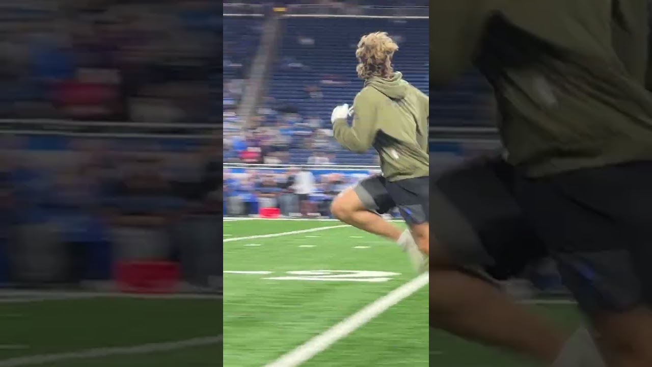 Michigan native, Lions wide receiver Isaac TeSlaa warms up before Lions-Vikings match up Michigan native, Lions wide receiver Isaac TeSlaa warms up before Lions-Vikings match up